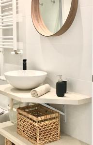 a bathroom with a sink and a mirror at Nuevo Apto A Centrico Terraza Garaje Incluido in Castro-Urdiales