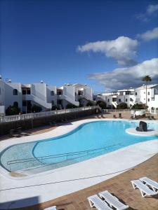 Bazén v ubytování Apartamento con piscina y vistas -Le Petit Paradis nebo v jeho okolí