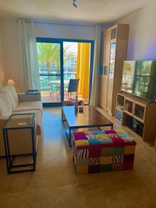 A seating area at marina real 221