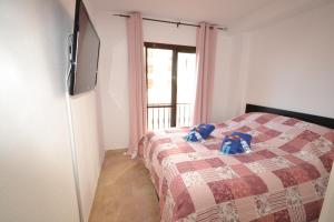 A bed or beds in a room at marina real 221