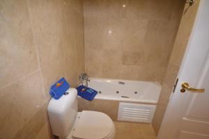 A bathroom at marina real 221