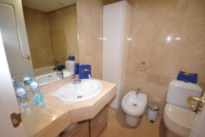 A bathroom at marina real 221