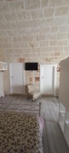 a bedroom with two white doors and a brick wall at 30 METRI QUADRATI in Monopoli