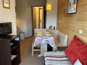 a living room with a table and a couch at Appartement Avoriaz, 2 pièces, 4 personnes - FR-1-634-79 in Morzine