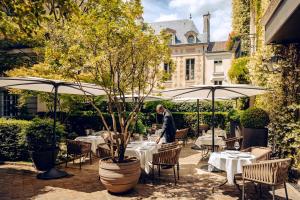 Restoran atau tempat makan lain di Le Pavillon de la Reine & Spa