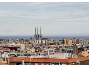 バルセロナにあるClassBedroom Gaudí Apartmentsの高層建築の街並み