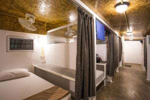 Postel nebo postele na pokoji v ubytování Loft Hostel Koh Tao