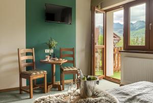 Výhľad na hory alebo výhľad na hory priamo z of the bed and breakfast