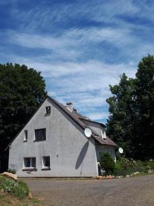 Budova, v ktorej sa apartmán nachádza + 12 fotografií