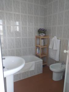 a bathroom with a tub and a sink and a toilet at CASA TITO JOSE in Valle de Abdalagís