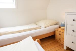 Una cama o camas en una habitación de Ferienwohnung "Seestern"
