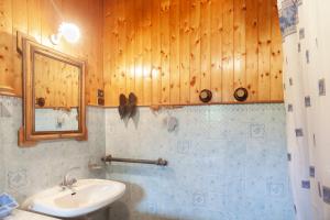 Bilik mandi di Grand appartement proche Gd Bornand +20 gambar