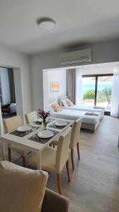 Postel nebo postele na pokoji v ubytování Divine View Apartma