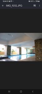 une photo d'une pièce vide avec un bâtiment dans l'établissement The Viana Apartment 2, à Kota Bharu