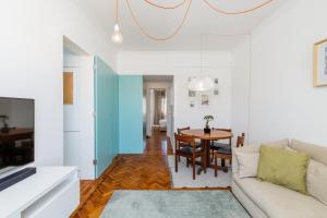 A seating area at LISBON'S NEIGHBOURS APARTMENT