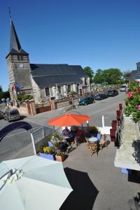 Afbeelding uit fotogalerij van Hotel bar Saint Christophe in Le Tilleul