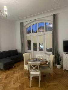 Televízia a/alebo spoločenská miestnosť v ubytovaní Apartamenty u Ewy - EUROS