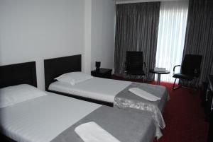 Postel nebo postele na pokoji v ubytování Hotel Corona + 37 fotografií