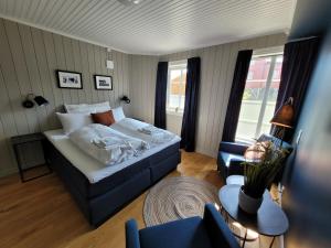 En eller flere senge i et værelse på Ona Havstuer - by Classic Norway Hotels