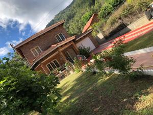 Zahrada ubytování CHALET EN EL CORAZÓN DE LA SIERRA DE GREDOS, PINAR DE LA ATALAYA-TIEMBLO