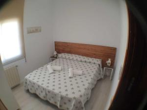 A bed or beds in a room at SITGES Apartment PALLARÉS