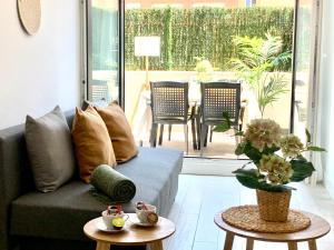 A seating area at Castro Holidays - Apto D Céntrico Terraza con Garaje Gratis