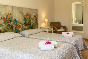 Łóżko lub łóżka w pokoju w obiekcie Villa Vulcano by Calima Villas