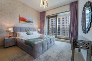 Postel nebo postele na pokoji v ubytování KeyHost - Spectacular 1BR at Sparkle Tower Dubai Marina - K1580