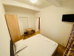 a small room with a bed and a table at Vila Sabarel in Eforie Sud