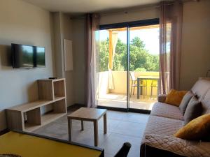 Μια τηλεόραση ή/και κέντρο ψυχαγωγίας στο Villas Lantana
