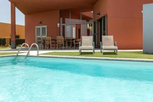 Basen w obiekcie Villa Vulcano by Calima Villas lub w pobliżu