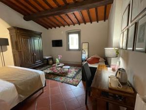 TV a/nebo společenská místnost v ubytování Casale La Gora - B&B di charme