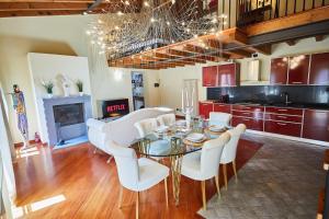 Kuchyňa alebo kuchynka v ubytovaní Luxury Design Loft - [Piazza Pontida]