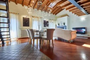Posedenie v ubytovaní Luxury Design Loft - [Piazza Pontida]