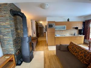 Kuchyňa alebo kuchynka v ubytovaní Apartament Egzotyczny Bory