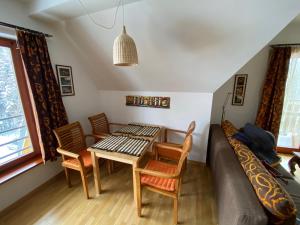Posedenie v ubytovaní Apartament Egzotyczny Bory