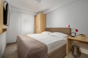 Ein Bett oder Betten in einem Zimmer der Unterkunft Hotel Delfin