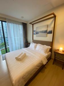 a bedroom with a large bed with a large window at The Jomvacay Place in Kuantan