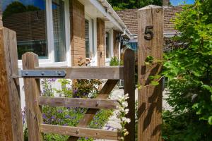 Gallery image of Waterfall Lodge in Pont-Nedd-Fechan