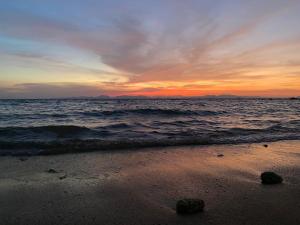 a sunset on the beach with the ocean at APPARTEMENT 4 PERSONNES CLASSE 2 ETOILES LEBOUCQ Laurent in Fort-Mahon-Plage +4 photos