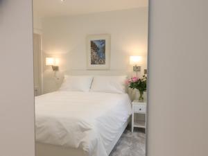Voodi või voodid majutusasutuse Ferryside toas