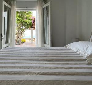 Ένα ή περισσότερα κρεβάτια σε δωμάτιο στο Nelinda Waterfront Accommodation