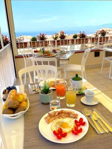 Jedlo v ubytovaní bed & breakfast alebo blízkom okolí