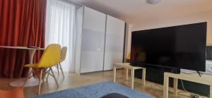 TV a/nebo společenská místnost v ubytování Hypnotique + 31 fotografií