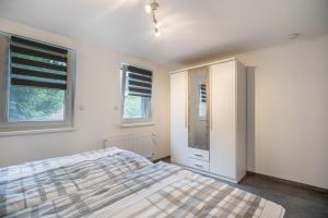 Ein Bett oder Betten in einem Zimmer der Unterkunft Ferienwohnung 9 und 40