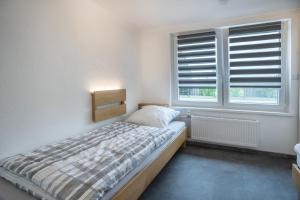 Ein Bett oder Betten in einem Zimmer der Unterkunft Ferienwohnung 9 und 40