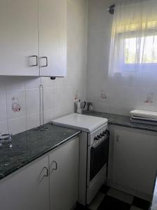 Kuchyňa alebo kuchynka v ubytovaní Töreki 34 Vendégház + 37 fotografií