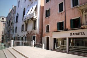 The building in which a panziókat is located