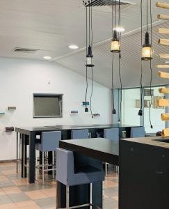 Totalenergies Frit Autentic Habay-la-Neuve tesisinde mutfak veya mini mutfak