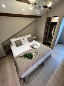A bed or beds in a room at Cà Dell'Arte Palace